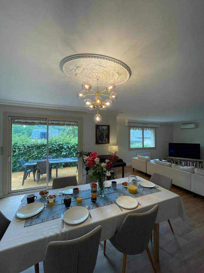 Location de vacances pour 8 personnes, avec vue et jardin à Changé (Mayenne)