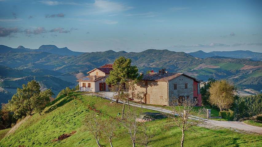 Gîte pour 5 personnes, avec piscine et jardin, animaux acceptés à Sant'Angelo in Vado