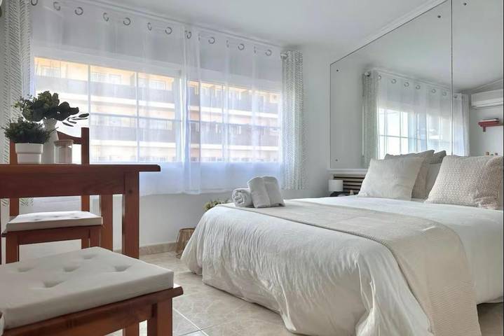 Ferienwohnung für 2 Personen, mit Pool und Meerblick, mit Haustier in Torremolinos