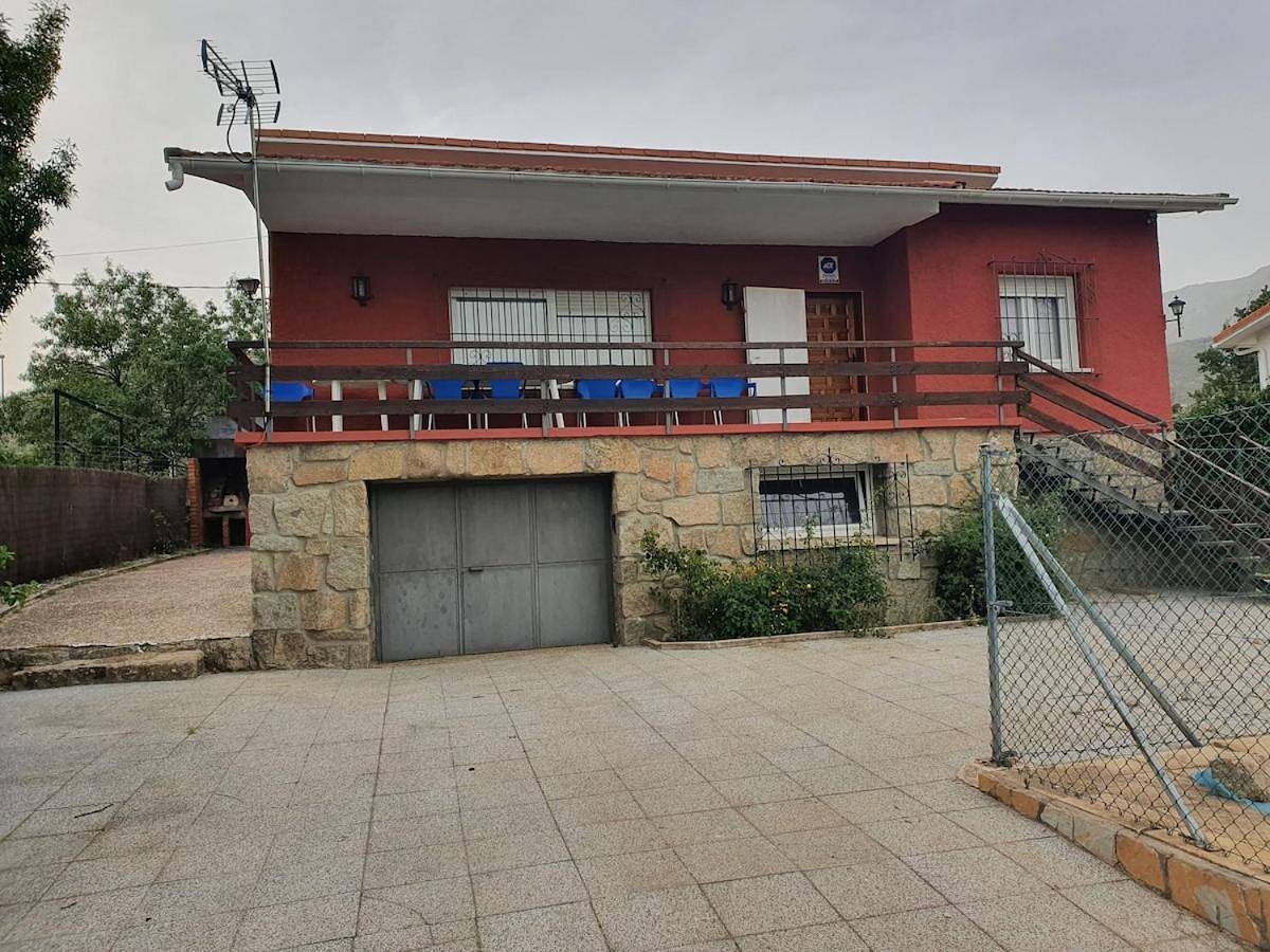 El Robledo Ii in Becerril de la Sierra, Provincia de Madrid