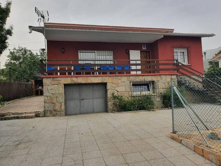 Apartamento para 6 personas, con Balcón y Terraza además de Jardín y Piscina en Becerril de la Sierra