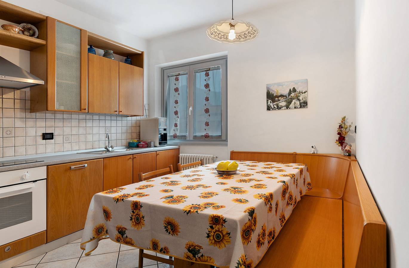 Appartamento intero, Appartamento per vacanze Ciclamino Superior Otto. Vista montagne, Wi-Fi e terrazza in Dorsino, Dolomiti di Brenta