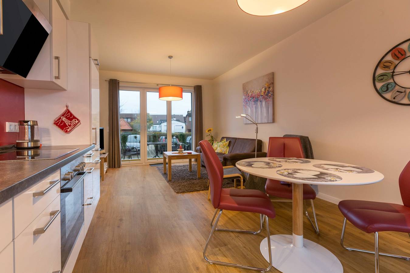 Ganze Wohnung, Ferienwohnung "Büsumperle Weiß" in zentraler Lage mit Wlan & Balkon in Hafen Büsum, Büsum
