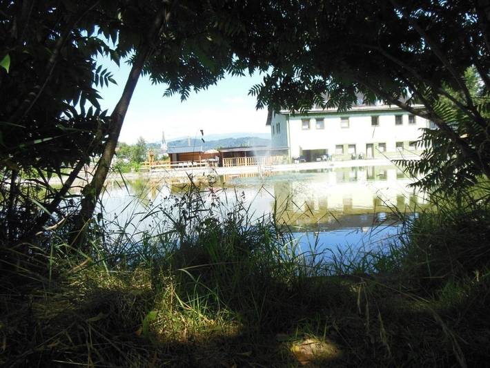 Ferienwohnung für 2 Personen, mit Terrasse und Garten sowie Pool und Seeblick