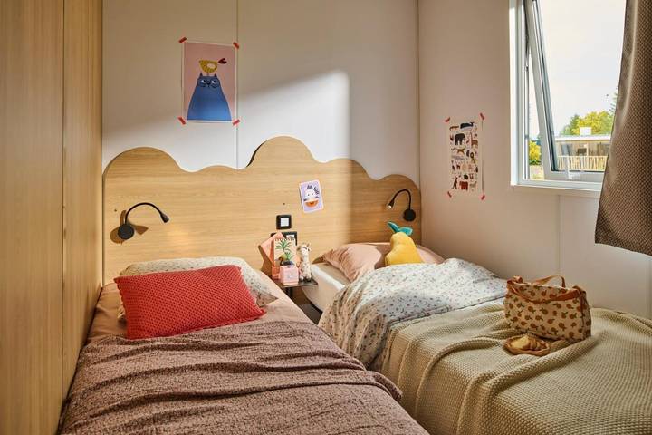 Parc de vacances pour 5 personnes, avec terrasse ainsi que jardin et piscine en Auvergne - 4