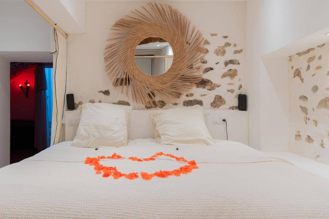 Appartement entier, Incroyable love room jacuzzi ,Hammam,cinema in Le Beausset, Côte méditerranéenne (France)