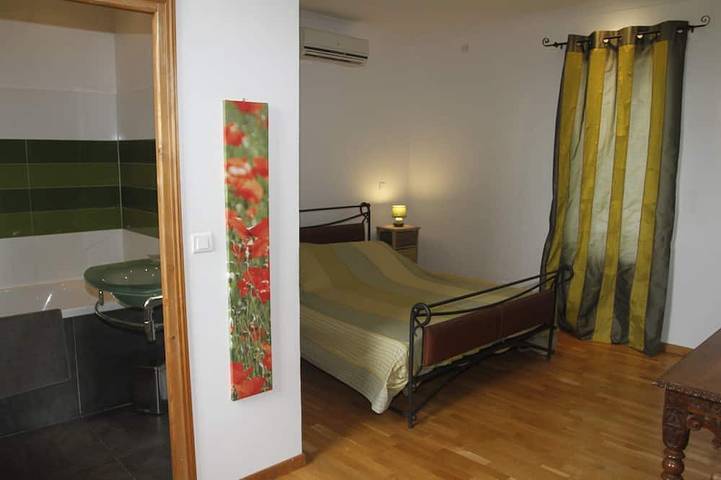 Gîte pour 4 personnes, avec jardin et terrasse à Arles - 2