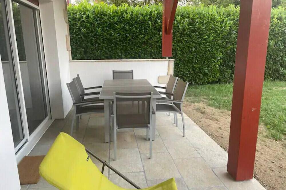 New-walk to town-climatisé-terrasse-pets-parking-calm in Espelette, Bayonne region