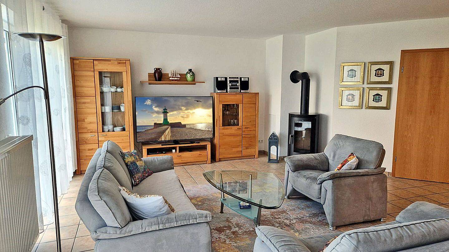 Ca. 400m zum Ostseestrand mit 3 Schlafzimmer, Waschmaschine, Sauna, Wlan in Breege, Rügen