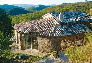 Gîte pour 10 personnes, avec jardin ainsi que terrasse et piscine à Cros