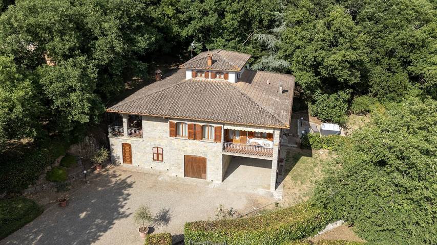 Villa per 6 persone, con giardino e idromassaggio nonché terrazza, con animali domestici in Gaiole in Chianti