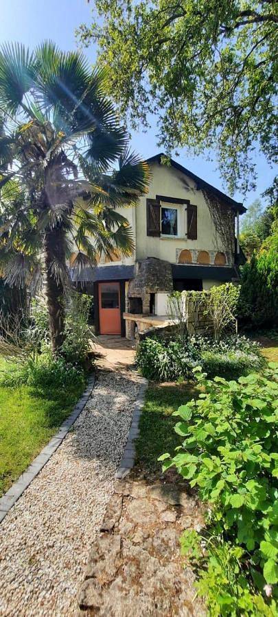 Location de vacances pour 2 personnes, avec piscine et jardin à Plumelin