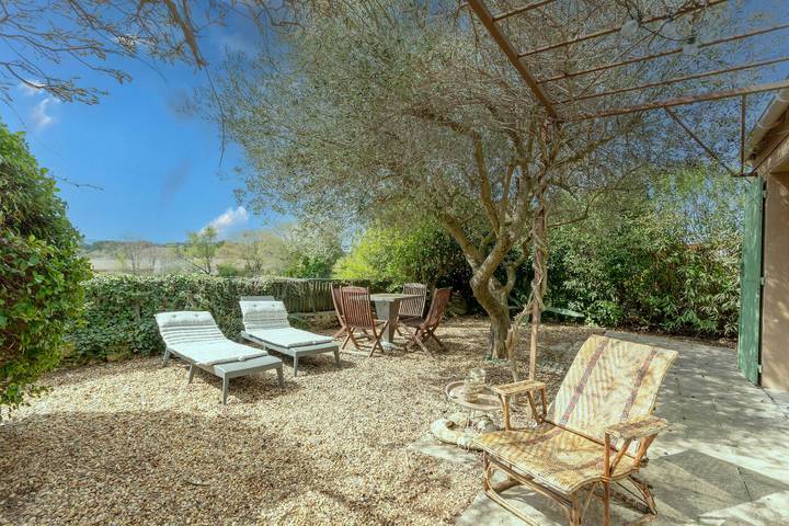 Villa Grenadine - Climatisée avec piscine partagée in Uzès, Région de Nîmes
