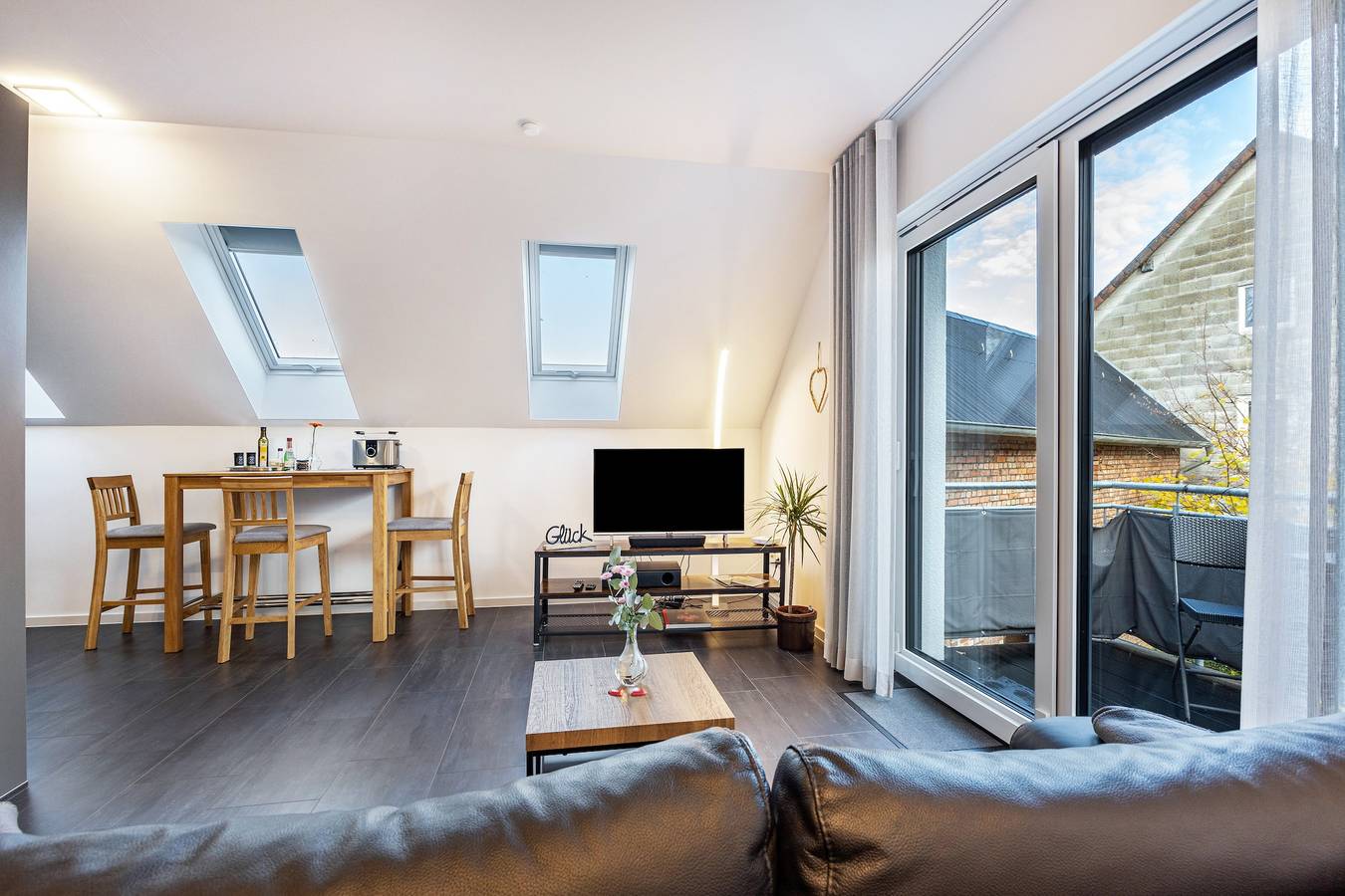 Entire apartment, Holiday Apartment "Lampa" with Balcony and Wi-Fi in Wasbüttel, Landkreis Gifhorn