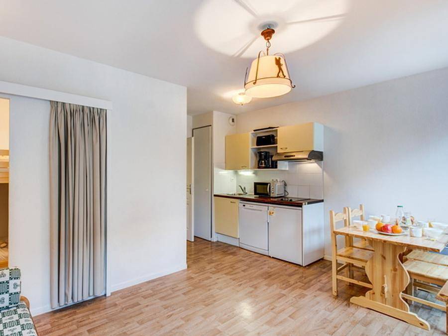 Résidence Illixon - Vacancéole - Studio 4 personnes - Studio 4 personnes avec coin nuit in Luchon-Superbagnères, Bagnères-de-Luchon