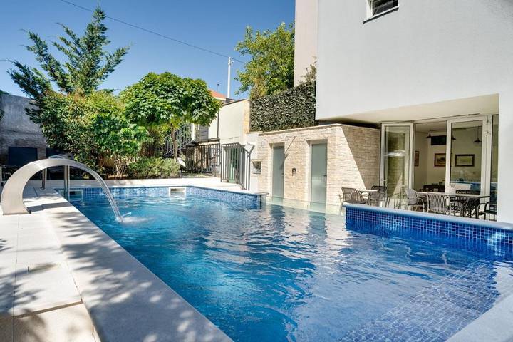 BnB für 8 Personen, mit Pool und Terrasse sowie Ausblick und Garten in Zadar