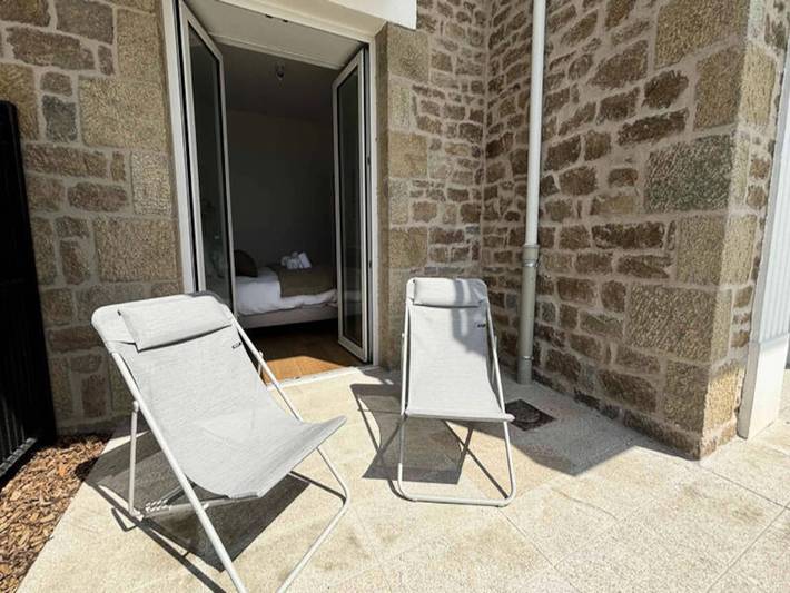 Location de vacances pour 2 personnes, avec jardin et piscine, adapté aux familles dans Plage Tresmeur - 3