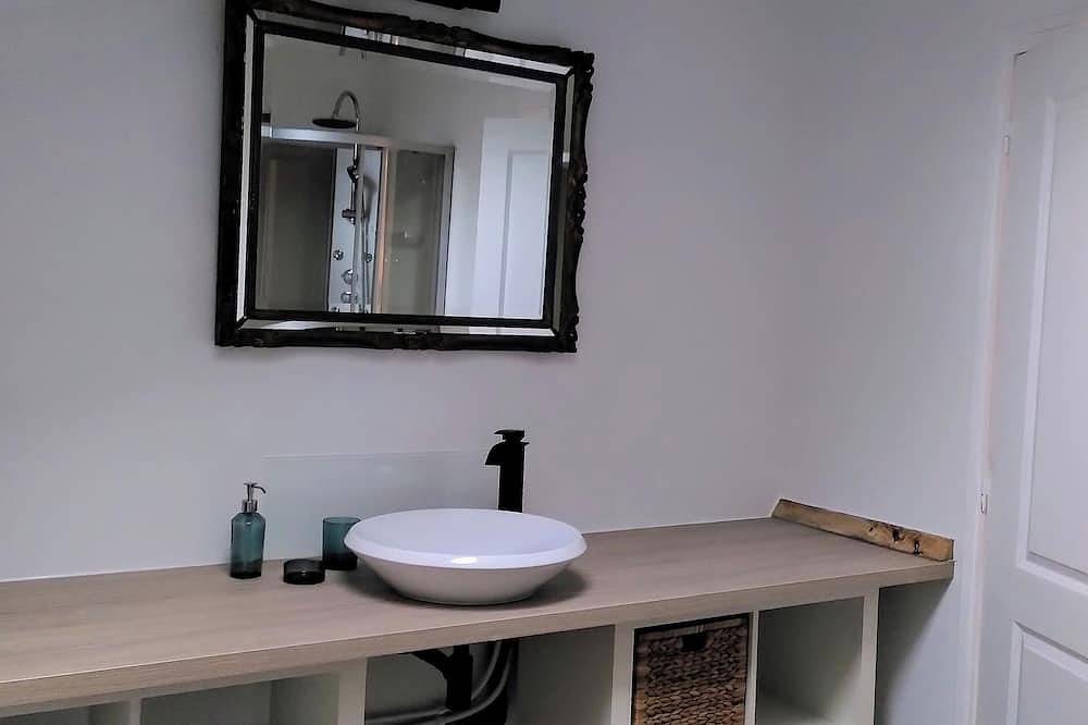 Charming newly-converted 2-bedroom cottage in the heart of south-west France in Monflanquin, Región de Villeneuve-sur-Lot