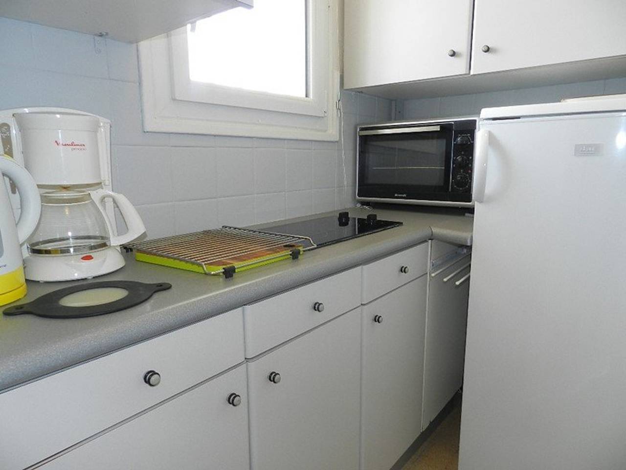 Entire apartment, Studio with terrace and parking in Le Lavandou, direct beach access in Le Lavandou, Toulon region