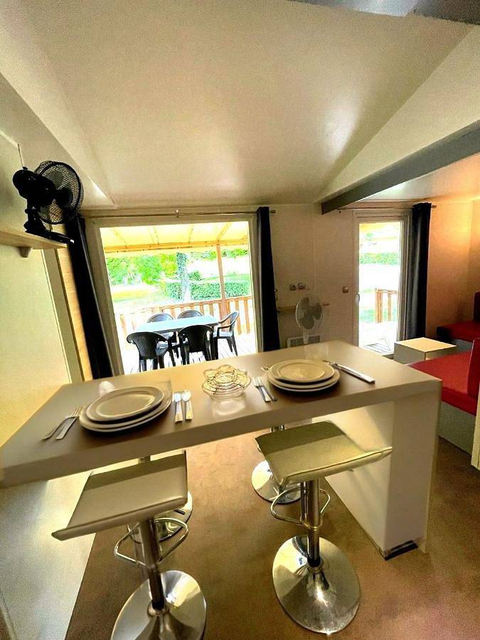 Parc de vacances pour 4 personnes, avec Balcon et Terrasse ainsi que Jardin et Piscine en Alsace