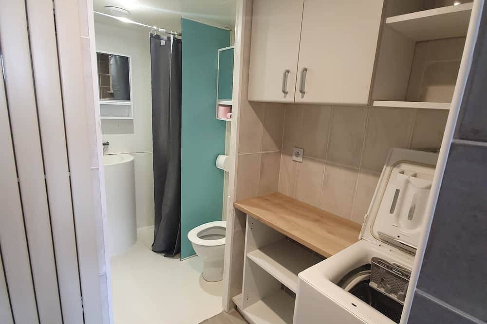 Entire apartment, Rental T1 30m2 with Terrace in Brem Sur Mer: 2km from the beach in Brem-sur-Mer, Loire Valley