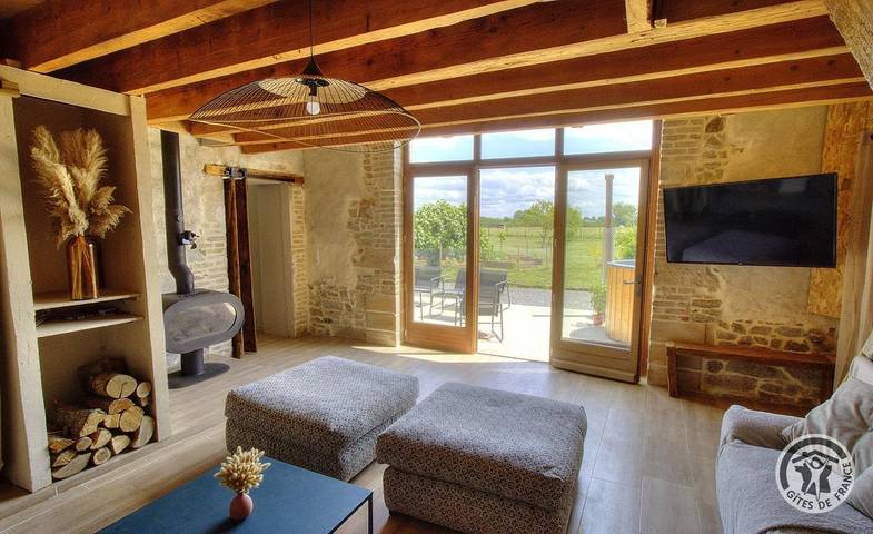 Gîte pour 12 personnes, avec jardin ainsi que sauna et terrasse, animaux acceptés