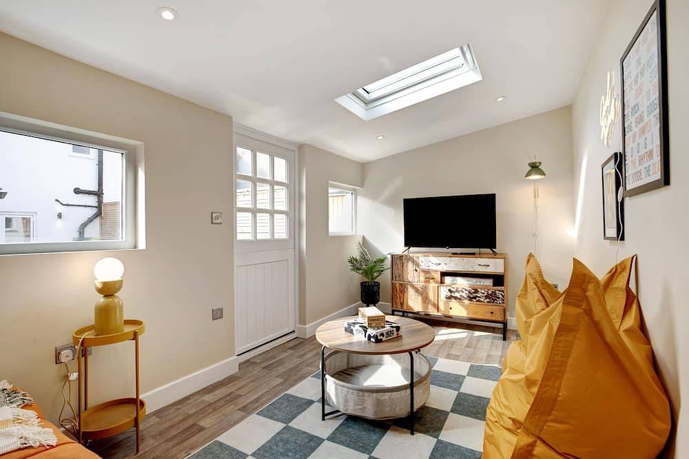 Beautifully refurbished cottage in Lower Wivenhoe with games room, pet friendly! in Wivenhoe, Colchester