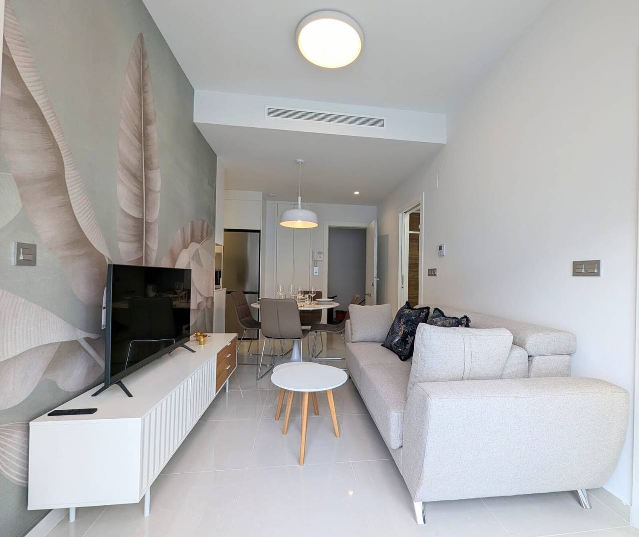 Ολόκληρο το διαμέρισμα, Villa 'R-60-A Maestro' with Shared Pool, Wi-Fi and Air Conditioning in Torrevieja Centre, Torrevieja