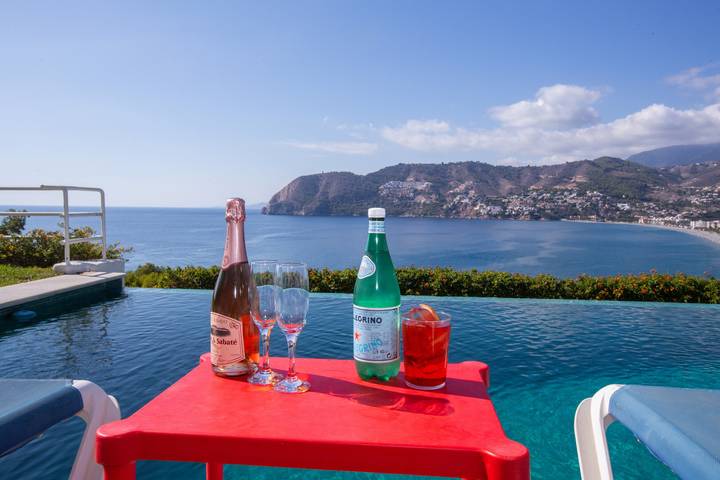 Villa "Casa San Cayetano" con vistas al mar, piscina, jardín, terraza y balcón in La Herradura, Almuñecar