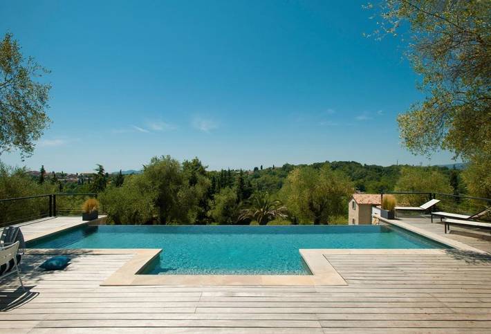 Location de vacances pour 11 personnes, avec vue ainsi que jardin et piscine à Châteauneuf-Grasse - 2