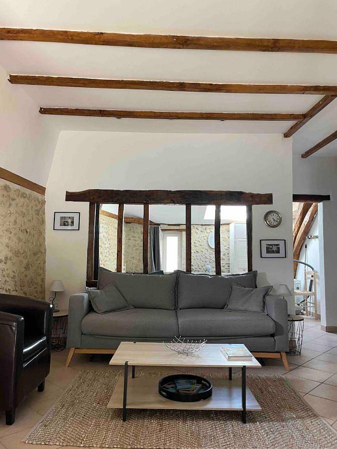 Gîte pour 4 personnes, avec Terrasse et Jardin ainsi que Piscine et Vue à Saint-Sulpice-de-Roumagnac