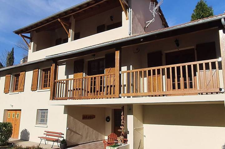 Location de vacances pour 13 personnes, avec jardin dans Garanou