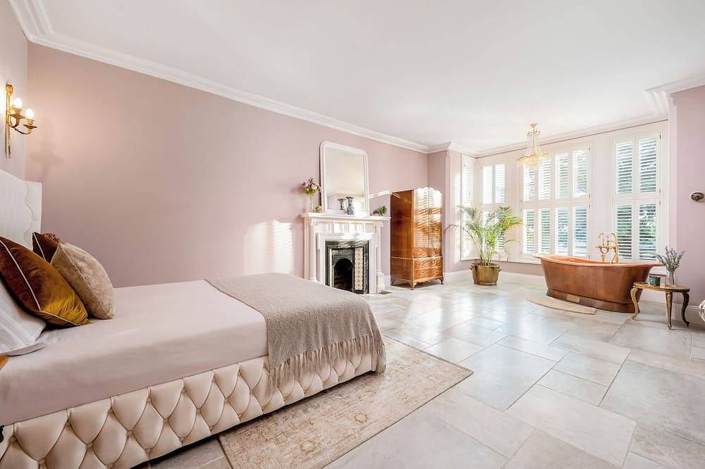 Luxury Villa - City Centre - Sleeps 13 - Parking in Nottingham, East Midlands