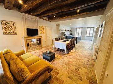 Location de vacances pour 12 personnes, avec vue et jardin à Saint-Gengoux-le-National