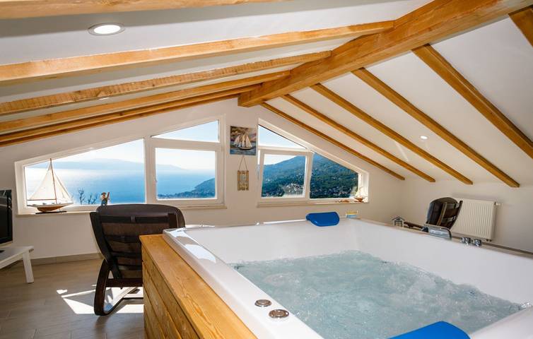 Villa pour 11 personnes, avec jacuzzi ainsi que jardin et terrasse dans Grad Opatija - 2