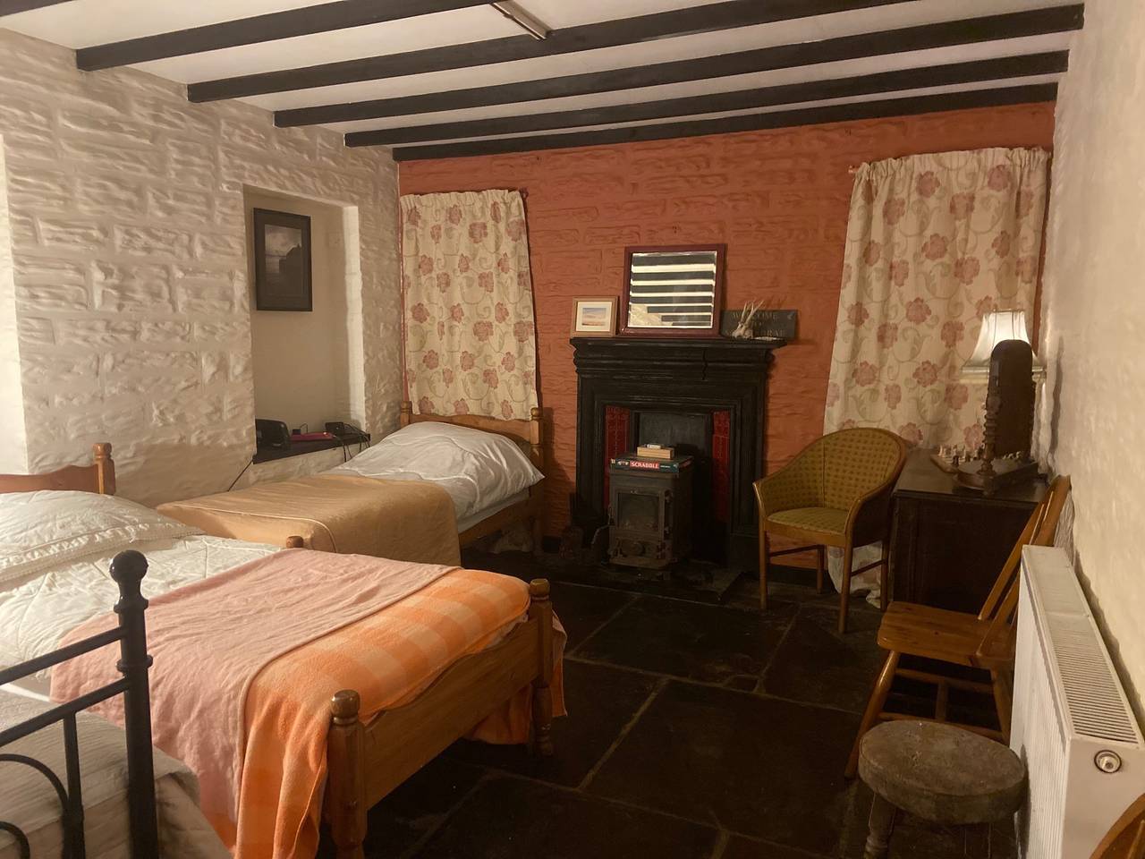 Cottage Sleeps 9 with Sea Views and Parking in Orkney Islands