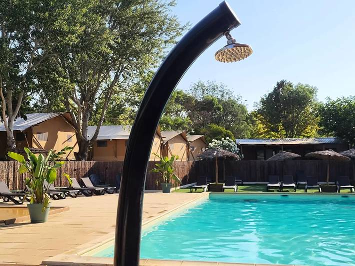 Camping für 4 Personen, mit Pool und Terrasse in Languedoc-Roussillon