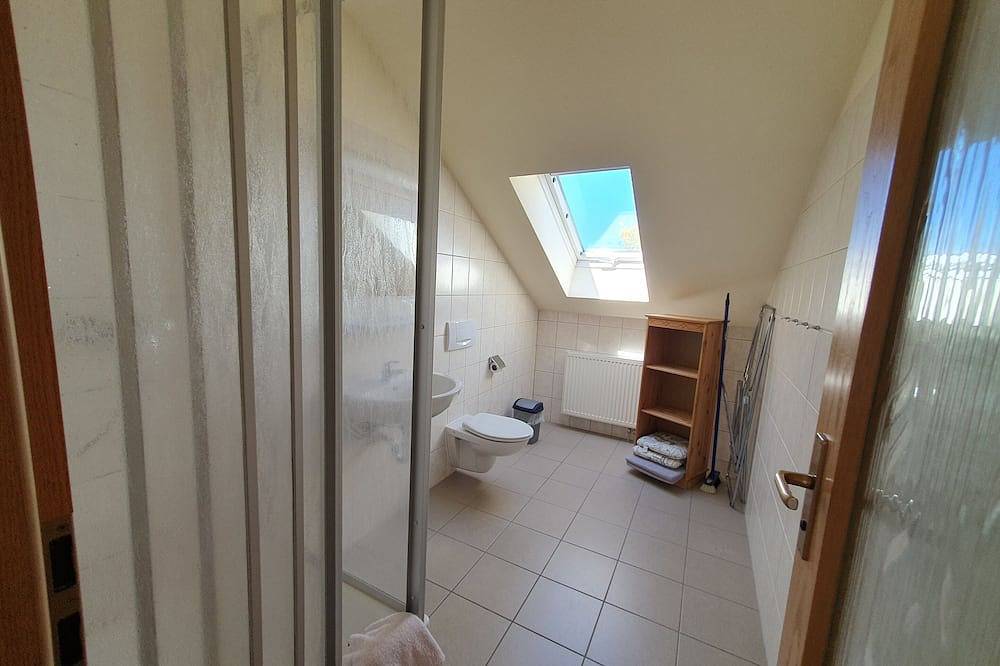 Ganze Wohnung, Apartment-Komfort-Ensuite mit Dusche-Balkon in Schirgiswalde, Schirgiswalde-Kirschau