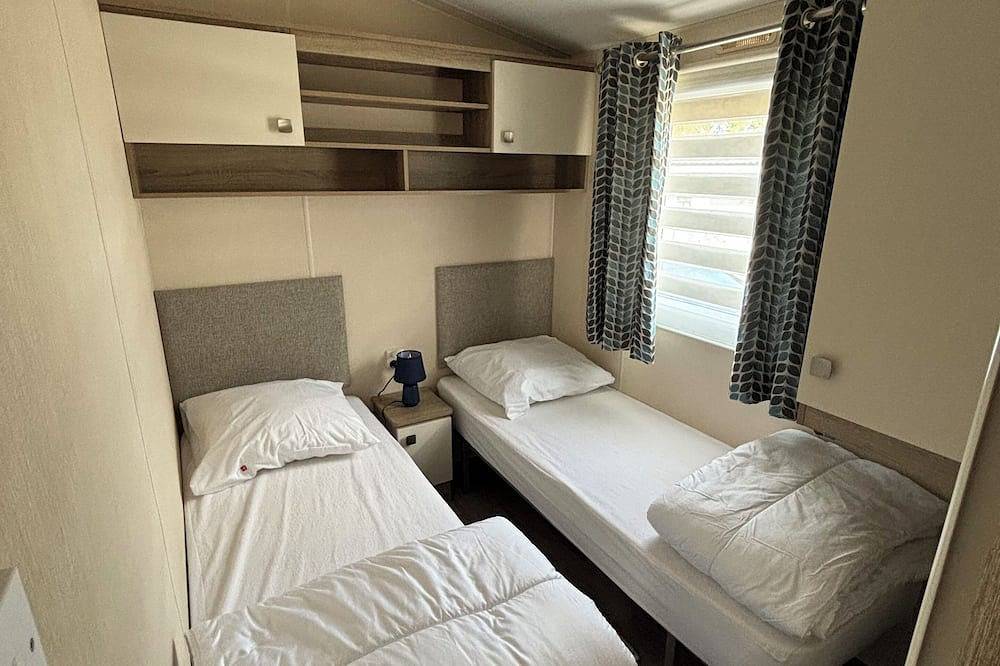Mobilhome Situé au Bois D'amour de Dinard in Dinard, Région de Saint-Malo