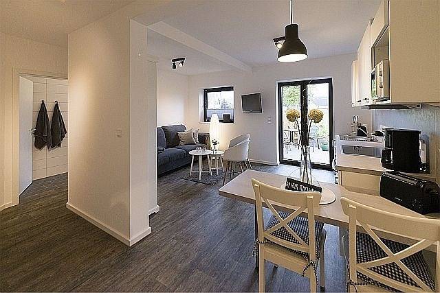 Ganze Ferienwohnung, Haus Jydebek - Ferienwohnung Moderna in Jübek, Grünes Binnenland