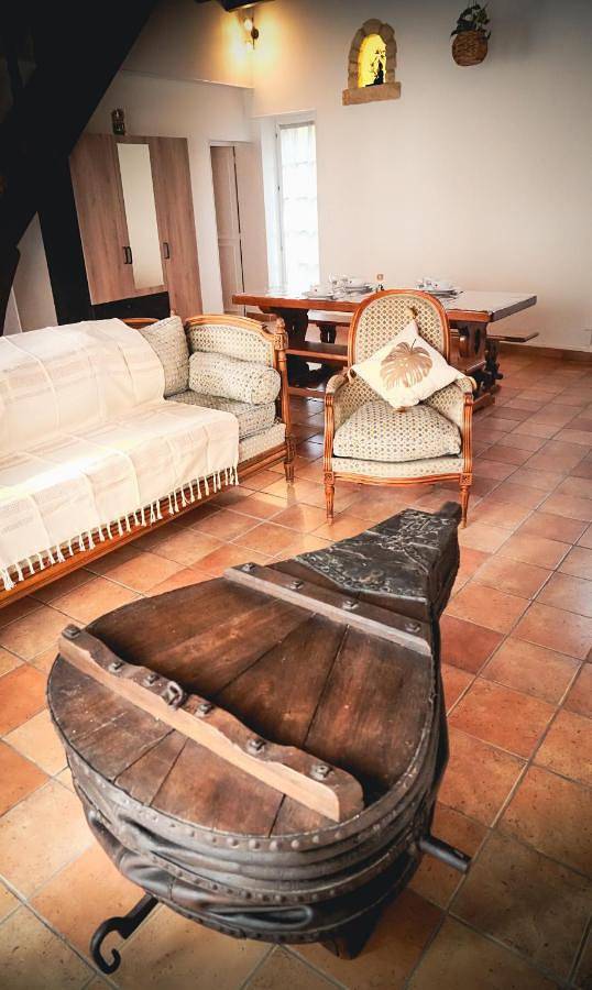 One-Bedroom House in Chéroy, Yonne