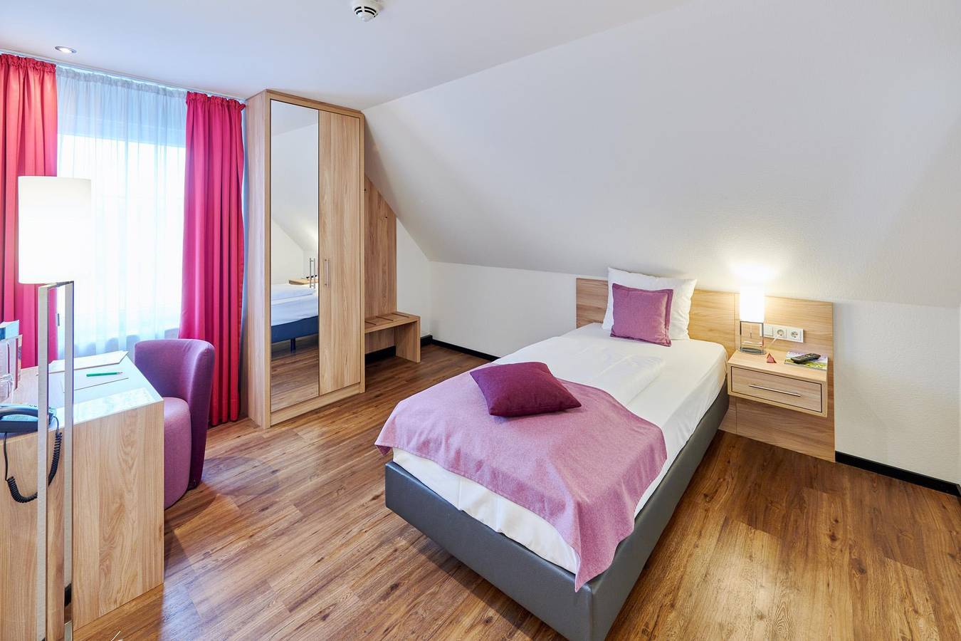 Einzelzimmer, Dusche, Wc in Nieder-Olm, Landkreis Mainz-Bingen