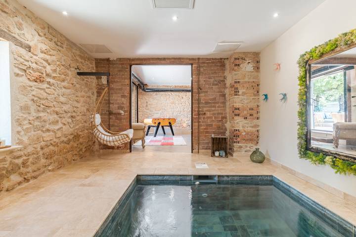 Gîte pour 6 personnes, avec jardin à Esparron