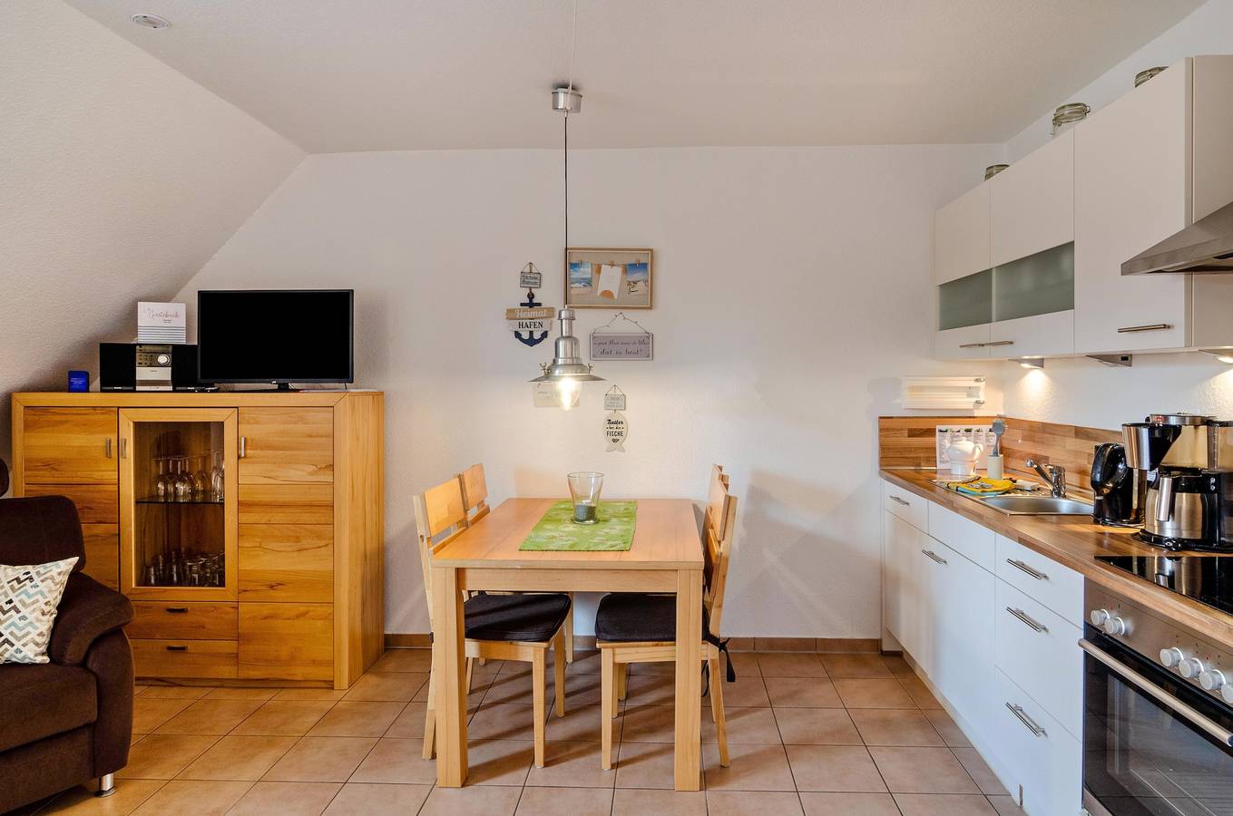 Entire apartment, Neue Sande Apartment with Private Garden, Balcony and Wi-Fi in Beach Norddeich, Norddeich