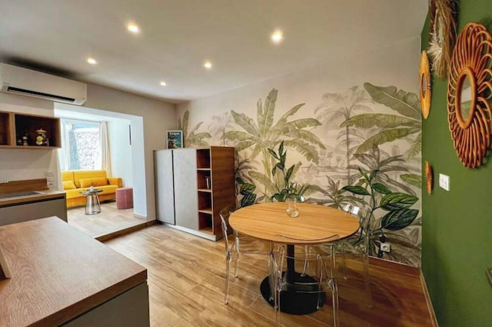 Entire apartment, Mourillon: T2 with garden, 400 m from the beach in Toulon, Toulon region