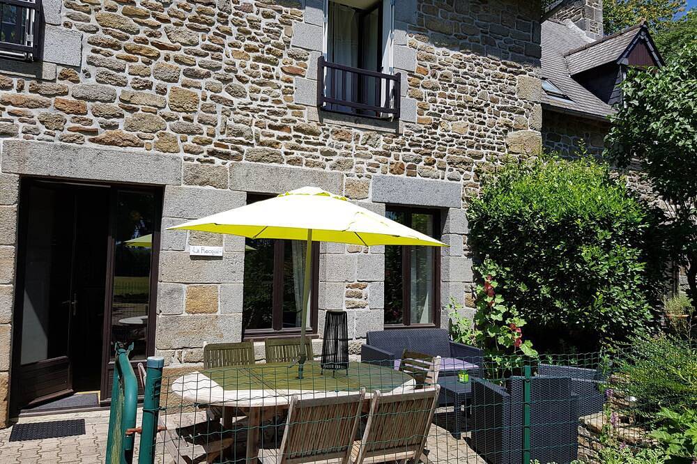 Gite La Rocque con piscina in Bonnemain, Región de Saint-Malo