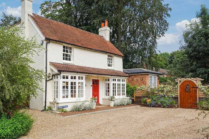 Cottage for 10 people, with pets in Surrey Hills