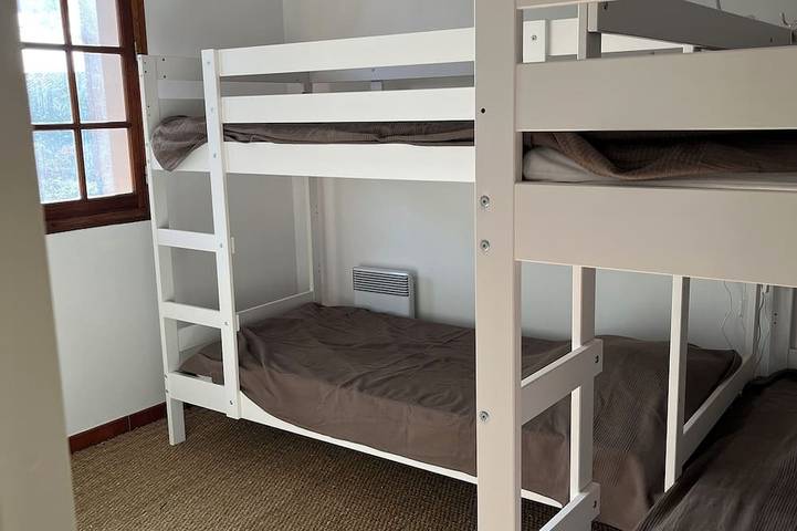 Location de vacances pour 15 personnes, avec jardin et terrasse, animaux acceptés dans Plage de la Madrague - 2