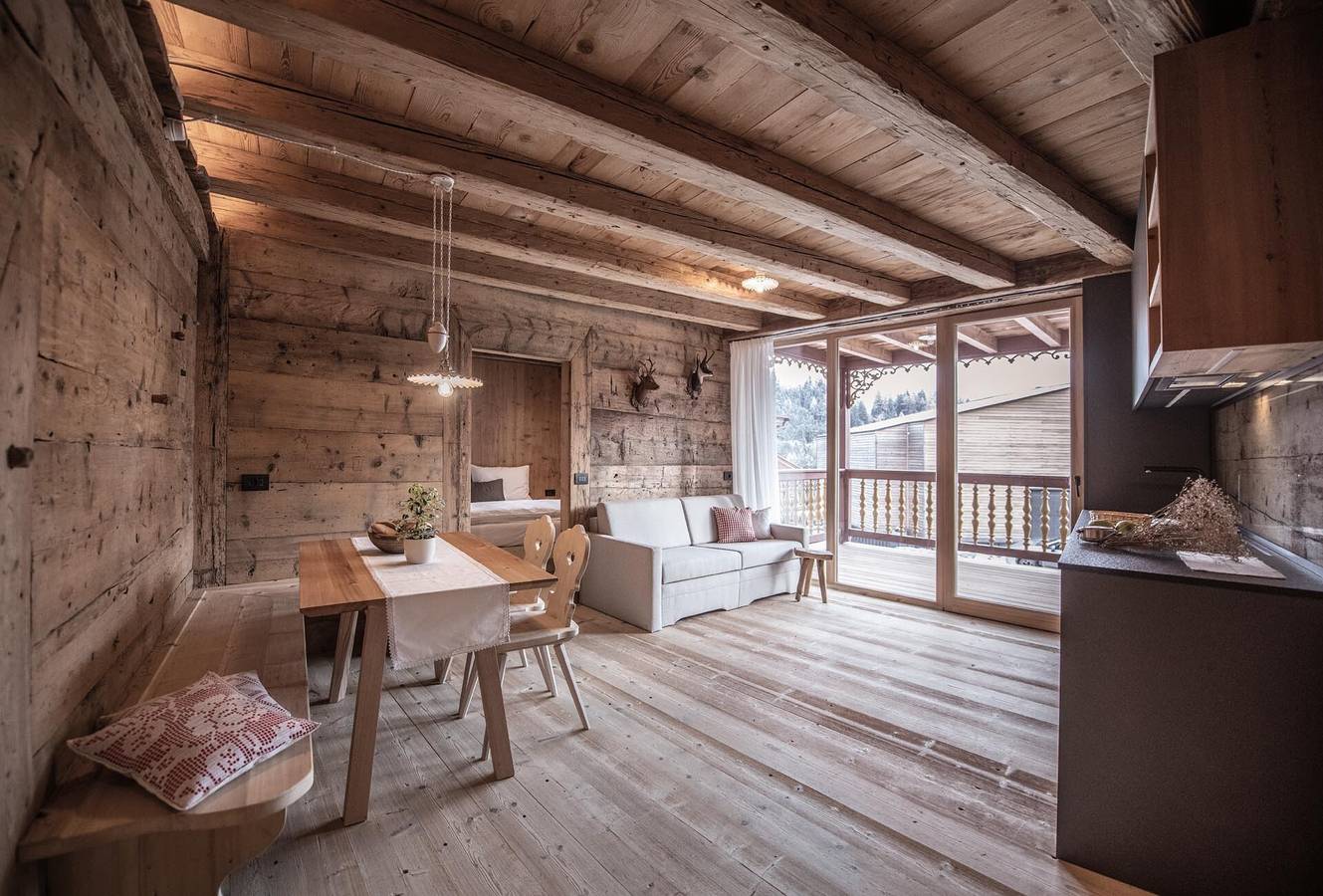 Ganze Wohnung, Ferienwohnung 'Ciasa Somuer - Sorà' mit Bergblick, Balkon und Wlan in Pieve di Marebbe, Enneberg