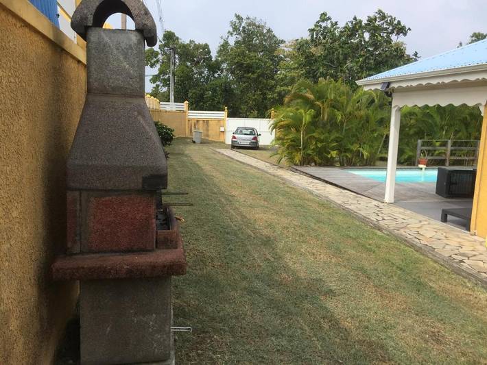 Location de vacances pour 7 personnes, avec vue ainsi que jardin et piscine, animaux acceptés à Le Moule - 2